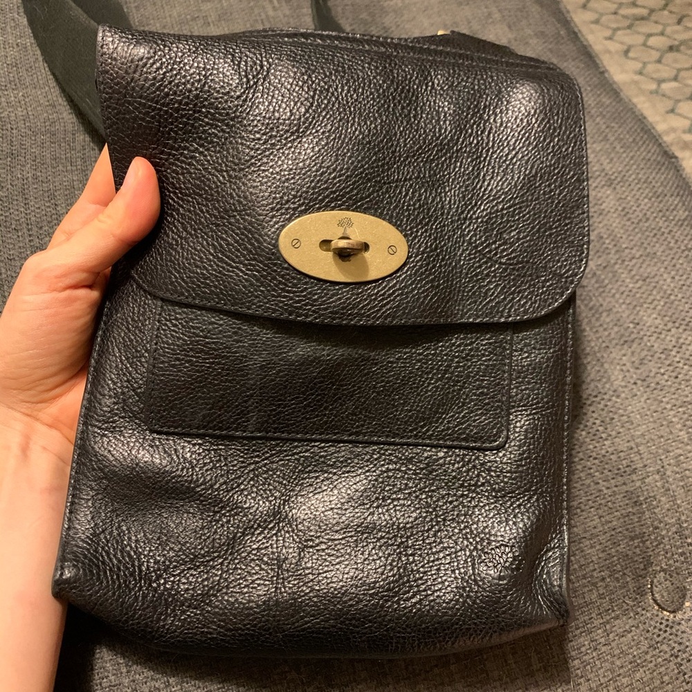 Antony Black Small Classic Grain Shoulder Bag